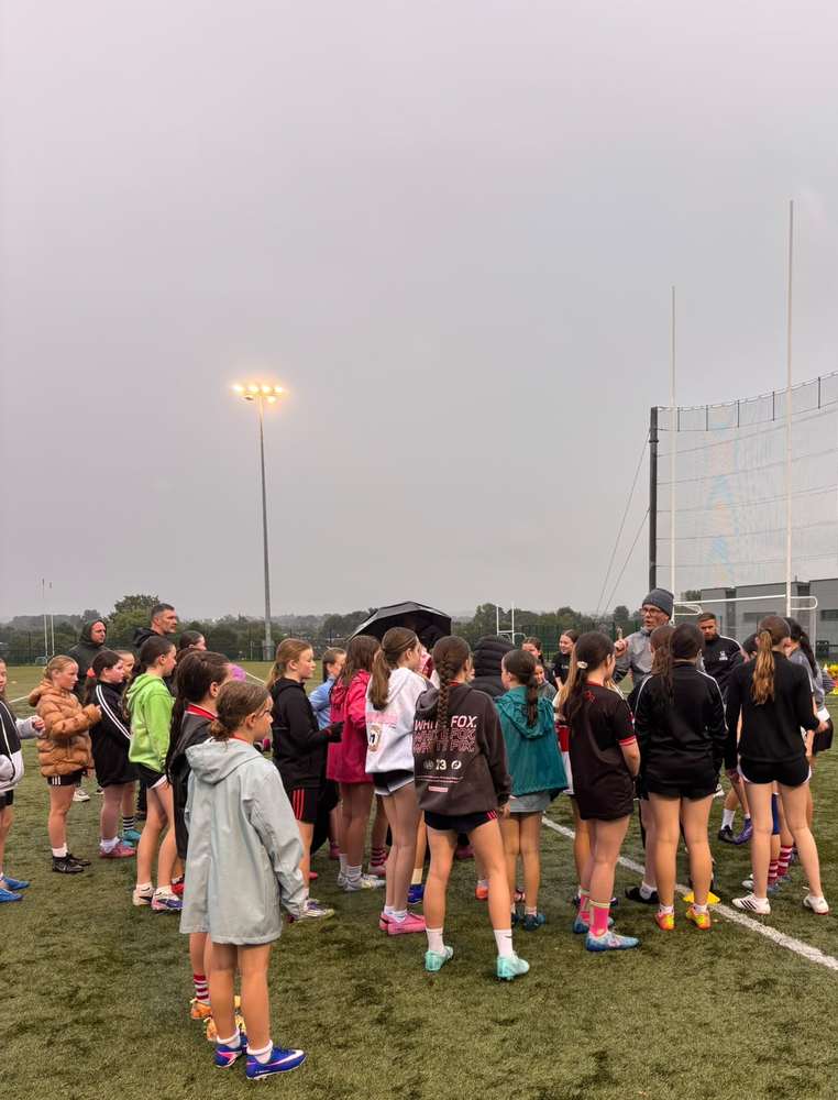 Mickey Devlin speaking to the U10 and U12 girls